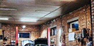 Wyposażenie warsztatu samochodowego - co warto kupić, aby wykonywać naprawy w domu
