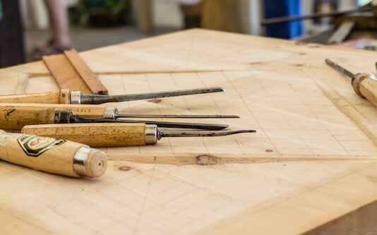 Najlepsze narzędzia do pracy z drewnem