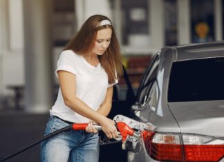 Czy warto stosować dodatki do paliwa, takie jak środki czyszczące i poprawiające jego właściwości