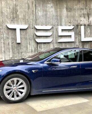 Jakie są najnowsze trendy w dziedzinie elektroniki samochodowej i jak wpływają na przyszłość motoryzacji