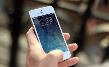 Jaki mandat za rozmowę przez telefon w czasie jazdy?