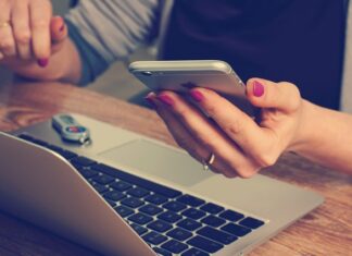 Jak podłączyć telefon do Mitsubishi Lancer?