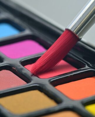 Ile razy malować lakierem bezbarwnym?