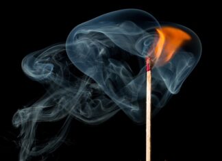 Jaki wpływ na pracę silnika ma zbyt wczesny lub zbyt późny zapłon?