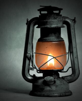 Jak zdjąć klosz z lampy wiszącej? Jak zdjąć klosz z lampy wiszącej?