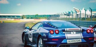 Czy w Polsce jest Ferrari f40?
