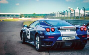 Czy w Polsce jest Ferrari f40?