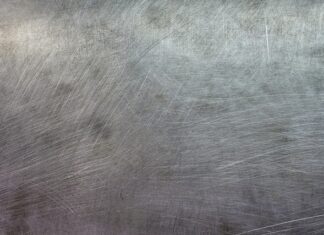 Jak usunąć zadrapania lakieru na zderzaku?