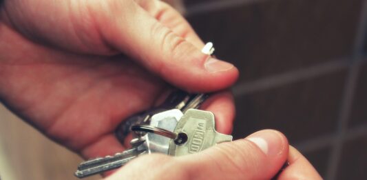 Praktyczny przewodnik po wynajmie aut w Poznaniu