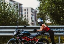 Jak wybrać strój motocyklowy damski, który łączy komfort, bezpieczeństwo i kobiecy styl? motocykl
